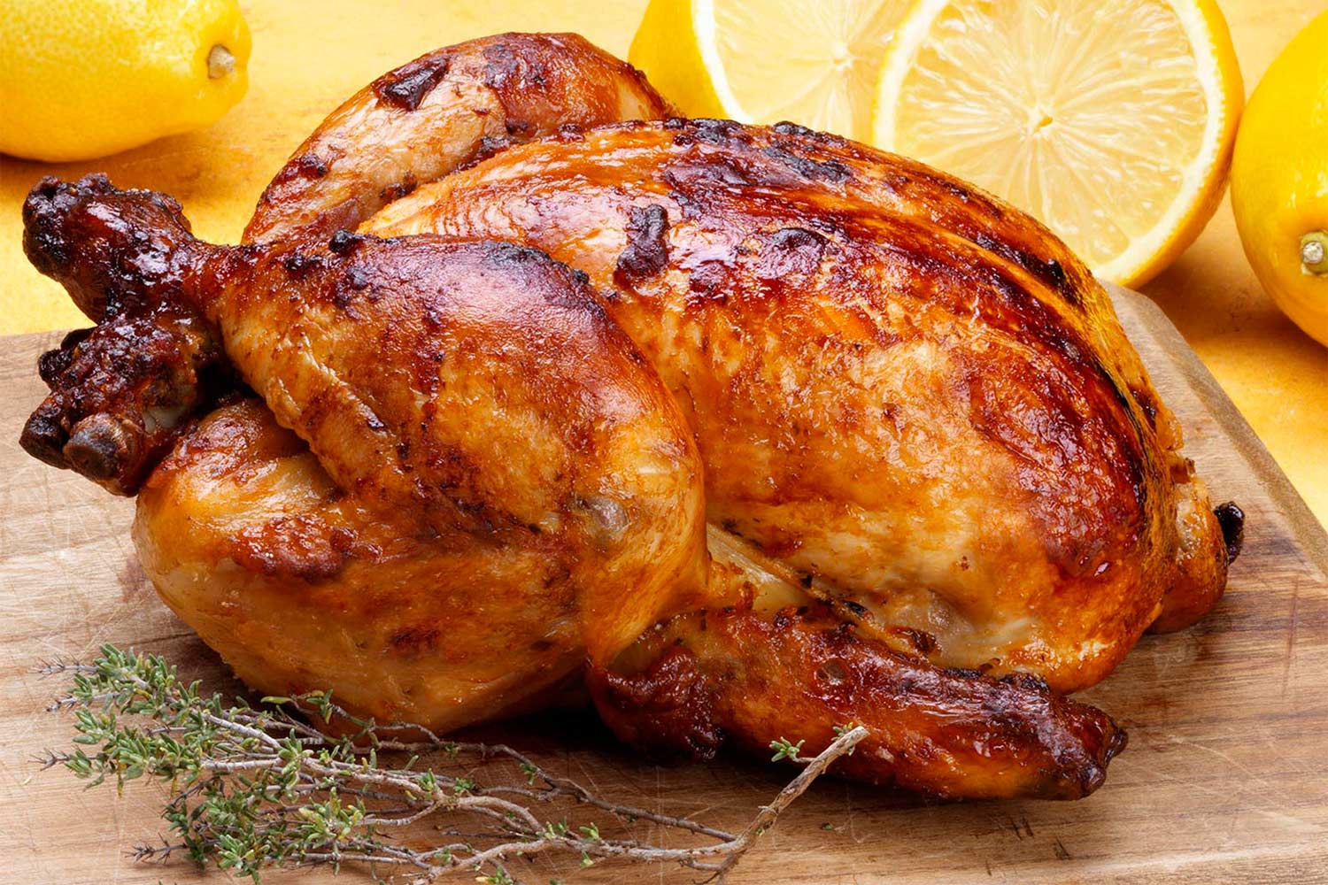 Pollo al horno con limón y patatas (Pollo asado o rostizado en casa)