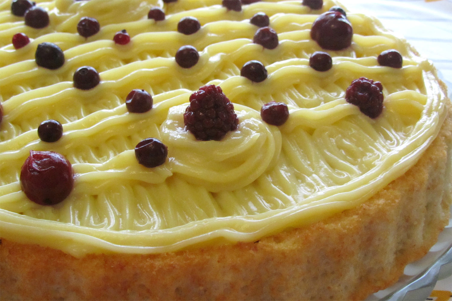Descubrir 88+ imagen como decorar un pastel con crema pastelera
