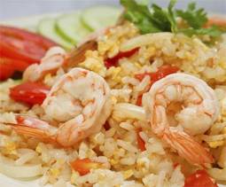 Arroz con verduras y gambas