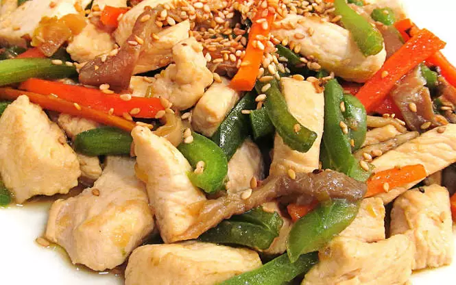 Pollo salteado con verduras (Oriental) 