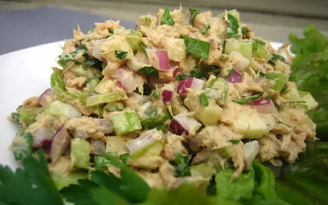 Ensalada de atún con aguacate 