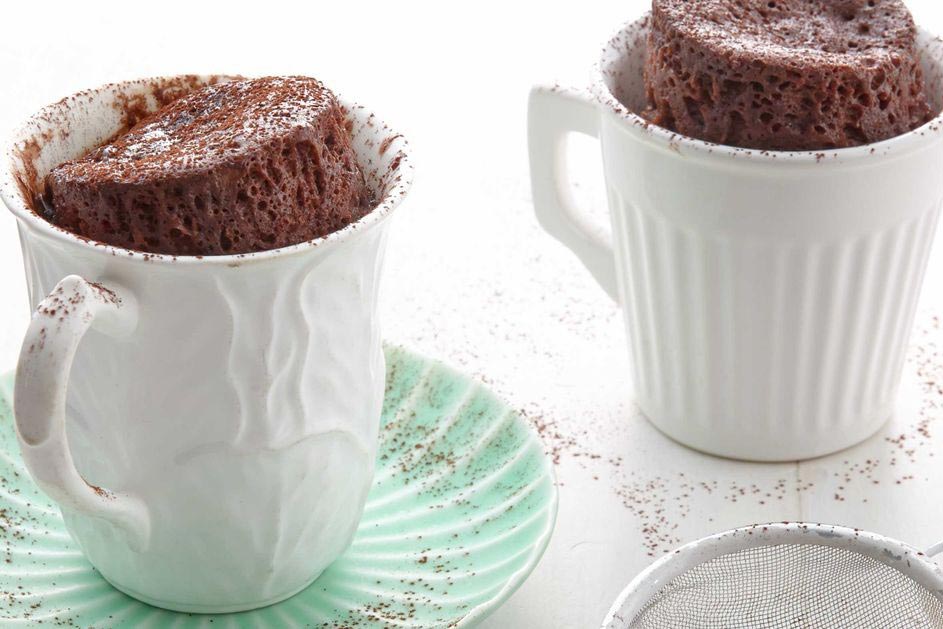 Mug cake (Bizcocho o Brownie) de chocolate al microondas en taza - Exprés