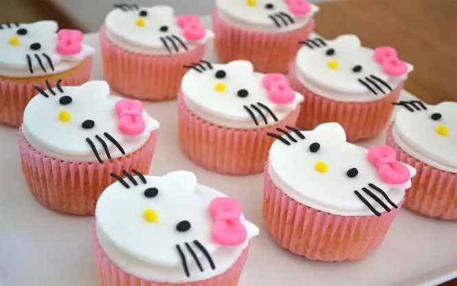 Cupcakes de Hello Kitty (decorados como ella)